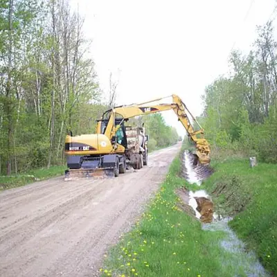 Picture of a machine fixing a ditch